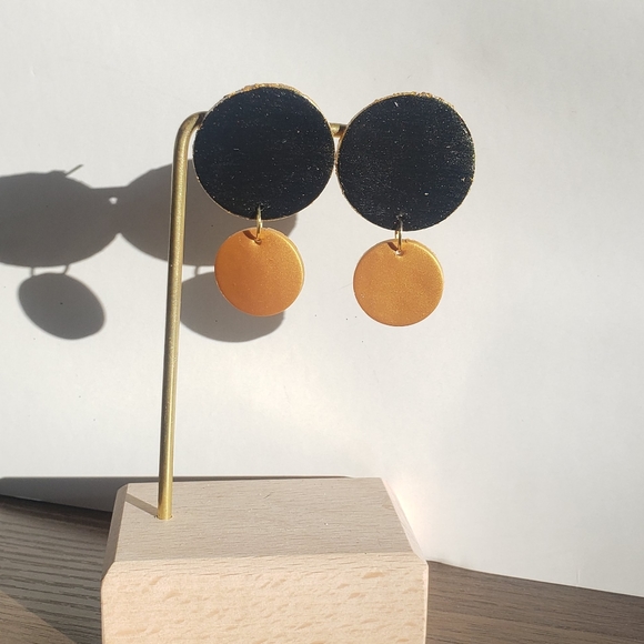 Jewelry - Handmade Elegant Black and Gold Earrings